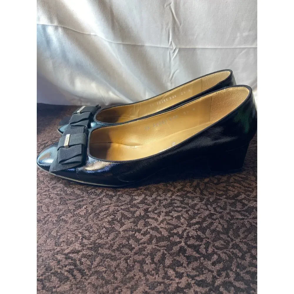 Salvatore Ferragamo patent leather‎ Vara Pump